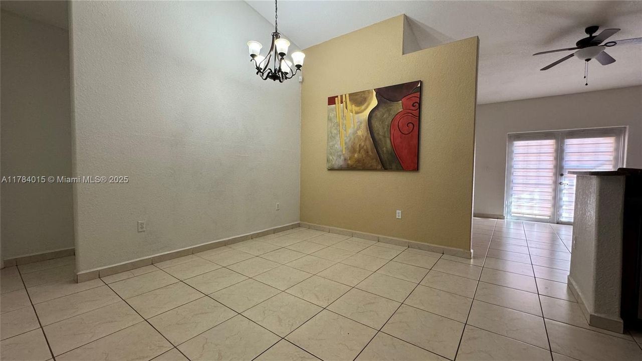 Recently Sold: $630,000 (3 beds, 2 baths, 1402 Square Feet)