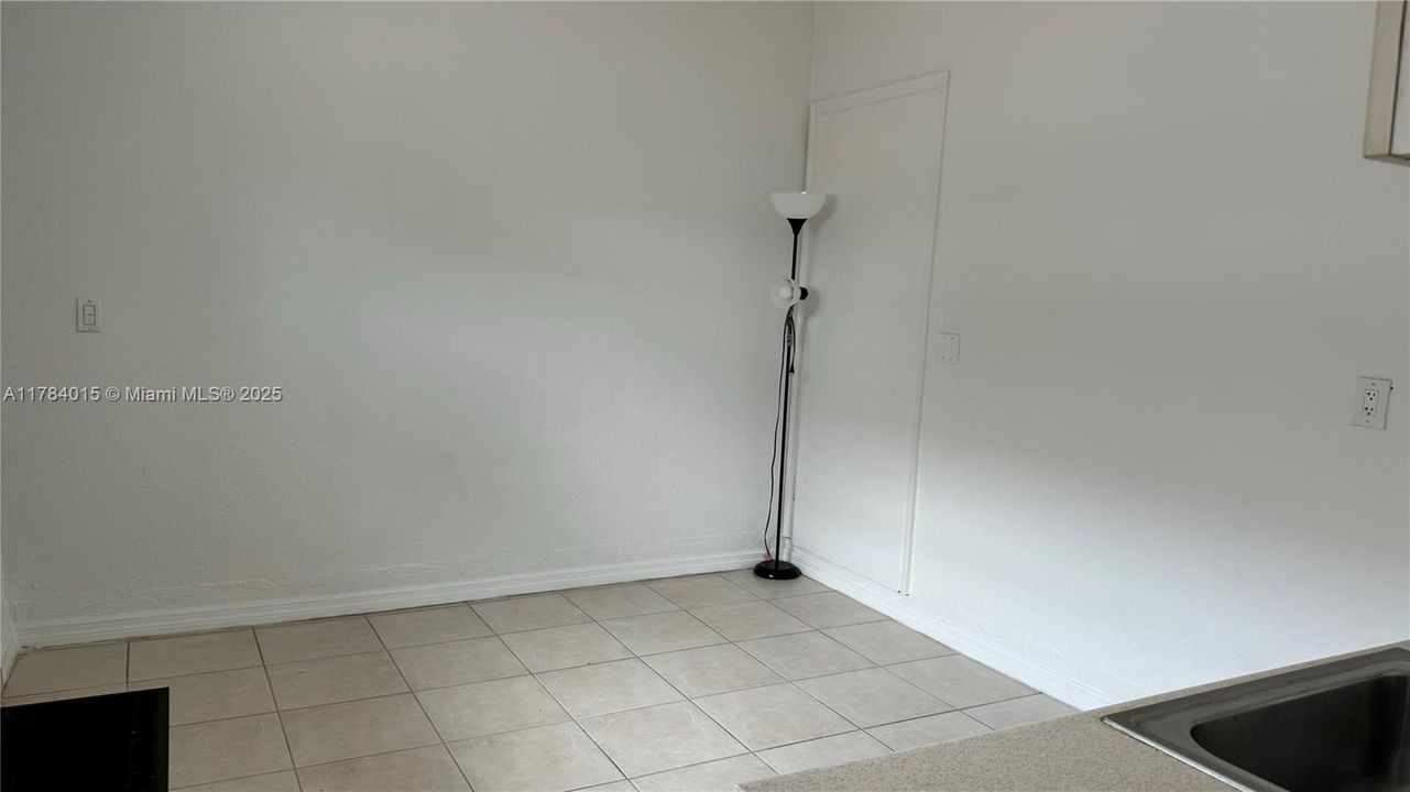 Recently Sold: $630,000 (3 beds, 2 baths, 1402 Square Feet)