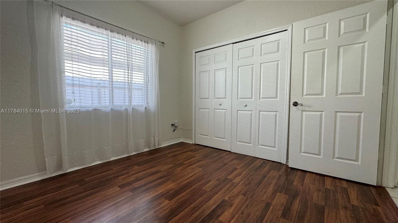 Recently Sold: $630,000 (3 beds, 2 baths, 1402 Square Feet)