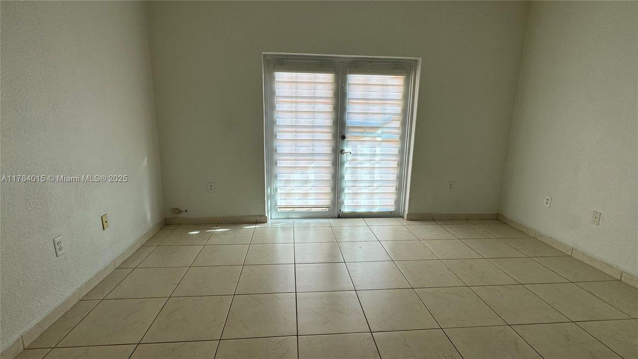 Recently Sold: $630,000 (3 beds, 2 baths, 1402 Square Feet)