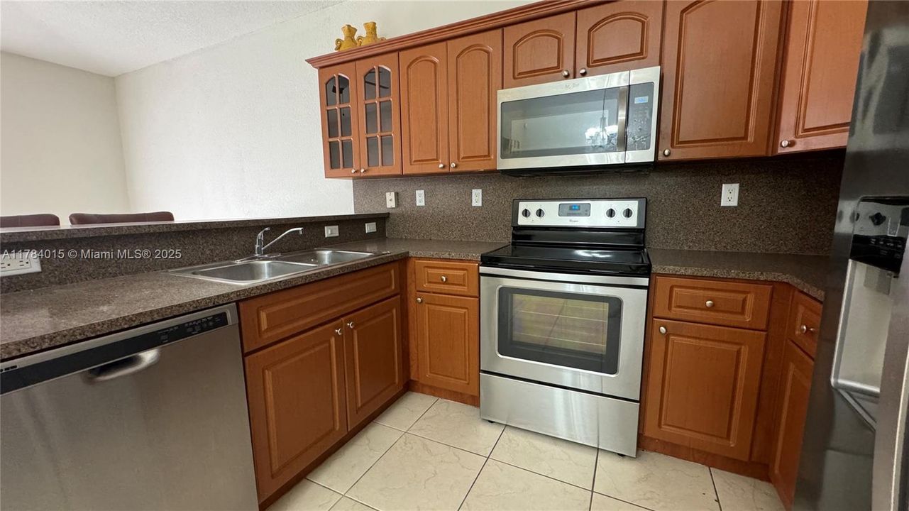 Recently Sold: $630,000 (3 beds, 2 baths, 1402 Square Feet)