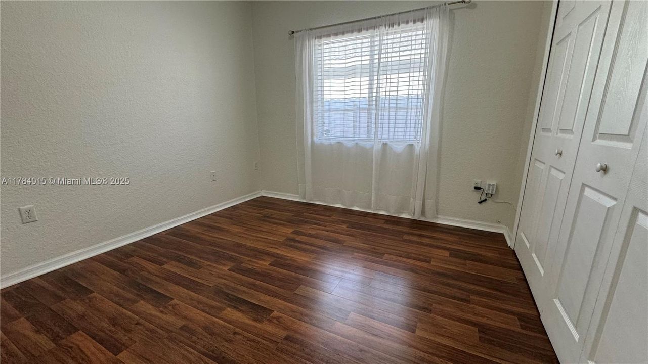 Recently Sold: $630,000 (3 beds, 2 baths, 1402 Square Feet)