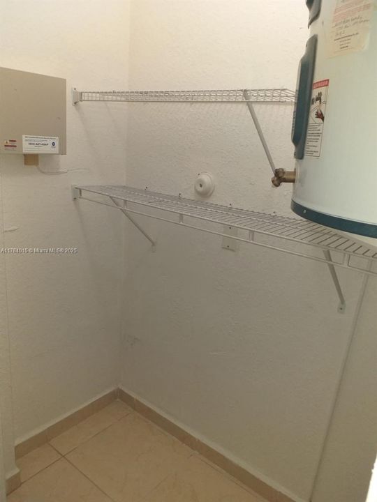 Recently Sold: $630,000 (3 beds, 2 baths, 1402 Square Feet)