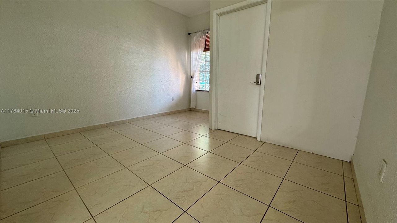 Recently Sold: $630,000 (3 beds, 2 baths, 1402 Square Feet)