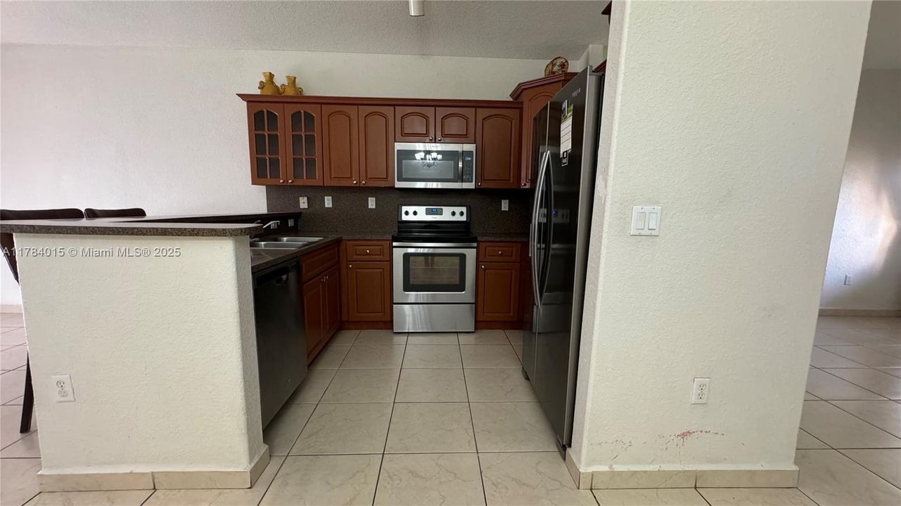 Recently Sold: $630,000 (3 beds, 2 baths, 1402 Square Feet)