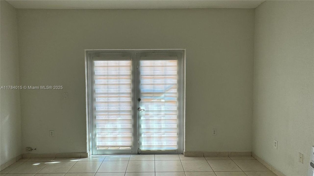 Recently Sold: $630,000 (3 beds, 2 baths, 1402 Square Feet)