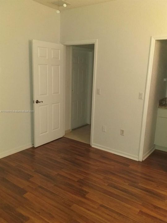 Recently Sold: $630,000 (3 beds, 2 baths, 1402 Square Feet)