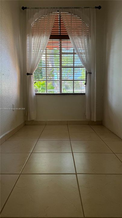 Recently Sold: $630,000 (3 beds, 2 baths, 1402 Square Feet)