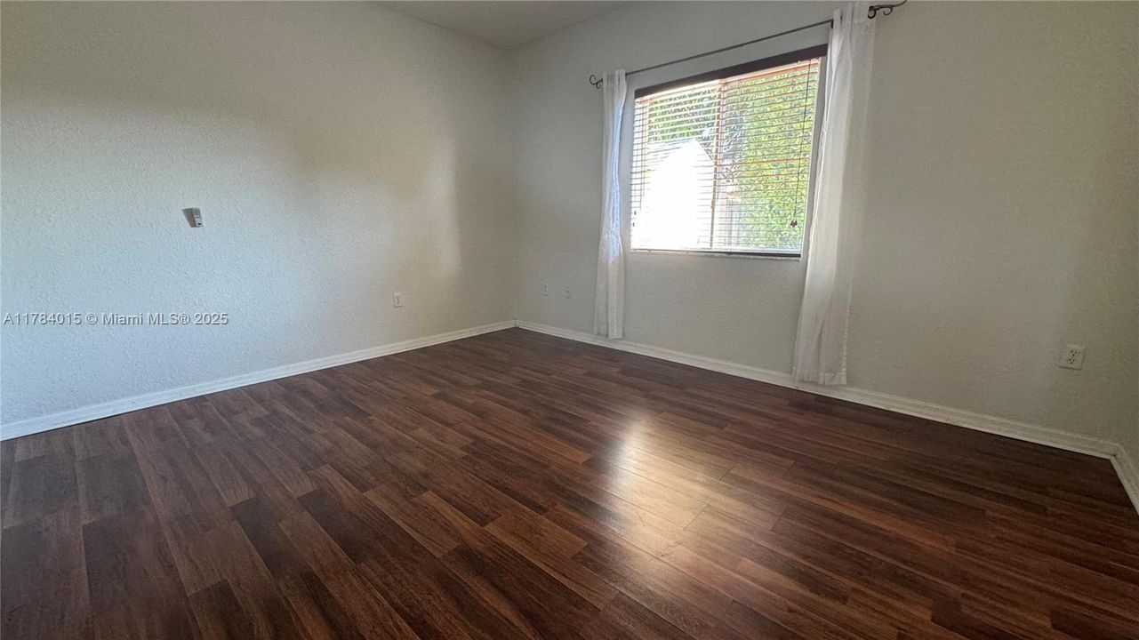 Recently Sold: $630,000 (3 beds, 2 baths, 1402 Square Feet)