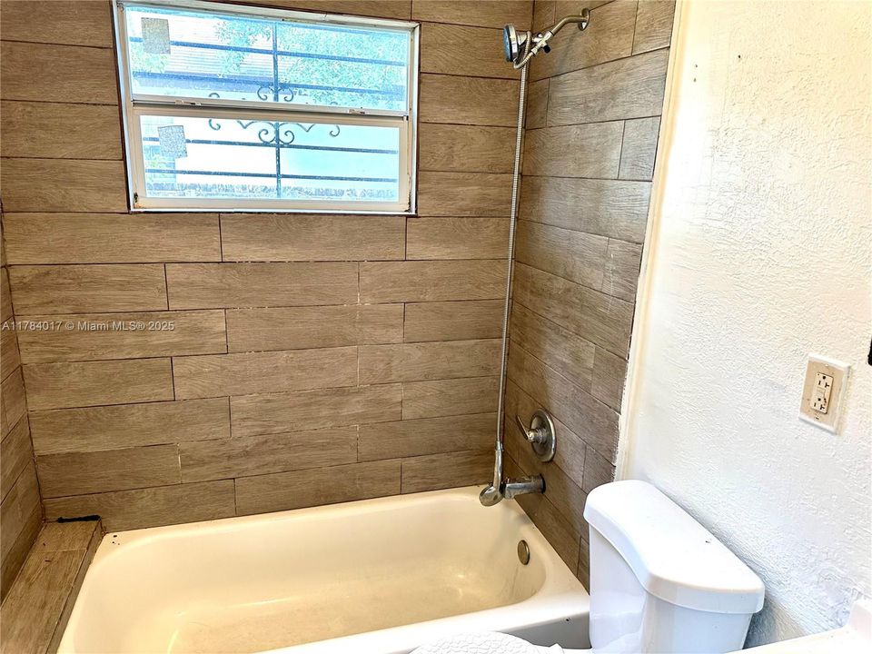 Недавно продано: $325,000 (2 спален, 1 ванн, 816 Квадратных фут)