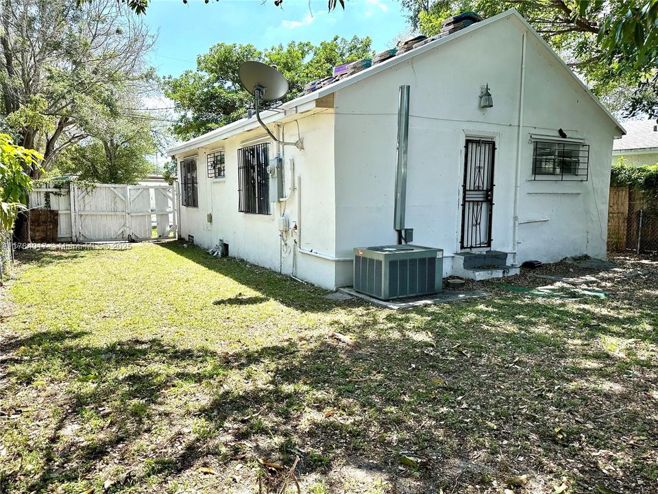 Недавно продано: $325,000 (2 спален, 1 ванн, 816 Квадратных фут)