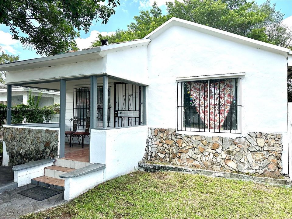 Недавно продано: $325,000 (2 спален, 1 ванн, 816 Квадратных фут)