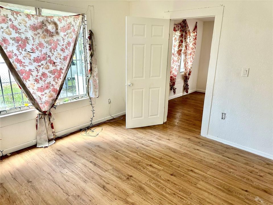 Недавно продано: $325,000 (2 спален, 1 ванн, 816 Квадратных фут)