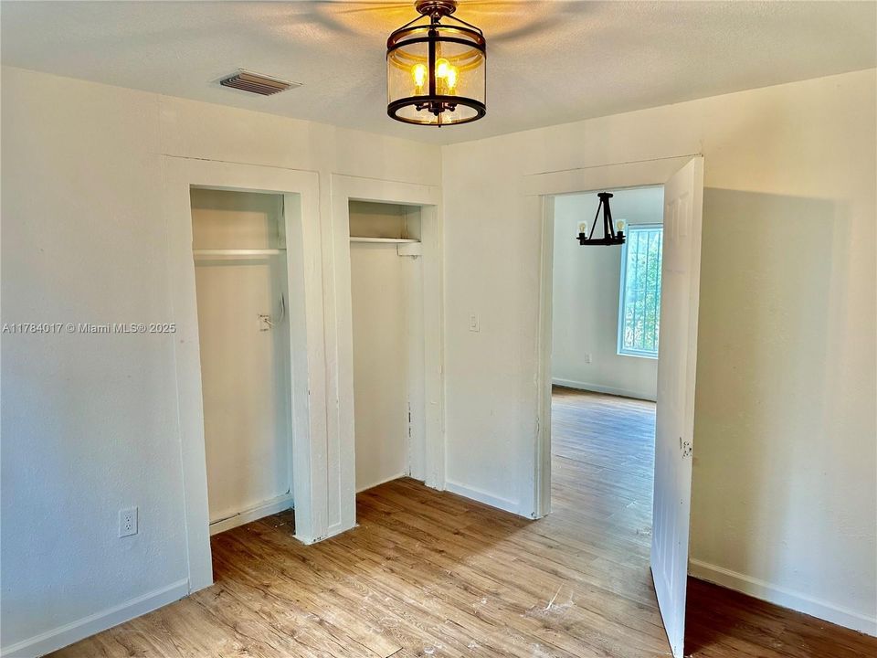 Недавно продано: $325,000 (2 спален, 1 ванн, 816 Квадратных фут)