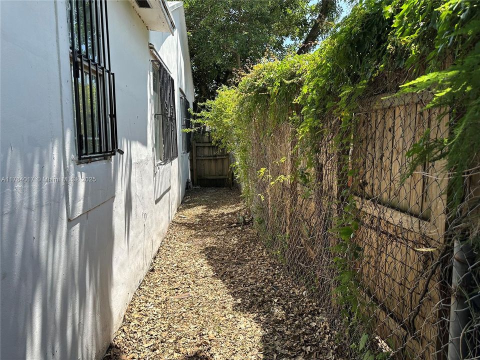 Недавно продано: $325,000 (2 спален, 1 ванн, 816 Квадратных фут)