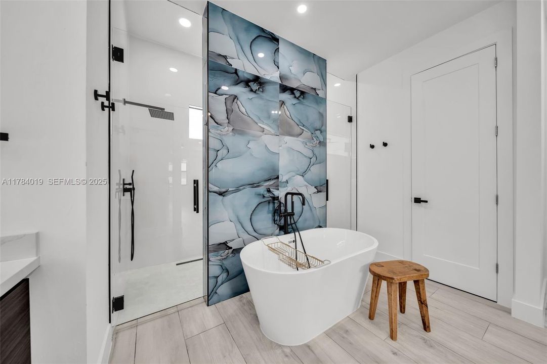 For Sale: $617,900 (4 beds, 3 baths, 1931 Square Feet)