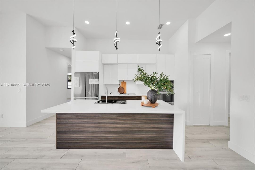 For Sale: $617,900 (4 beds, 3 baths, 1931 Square Feet)