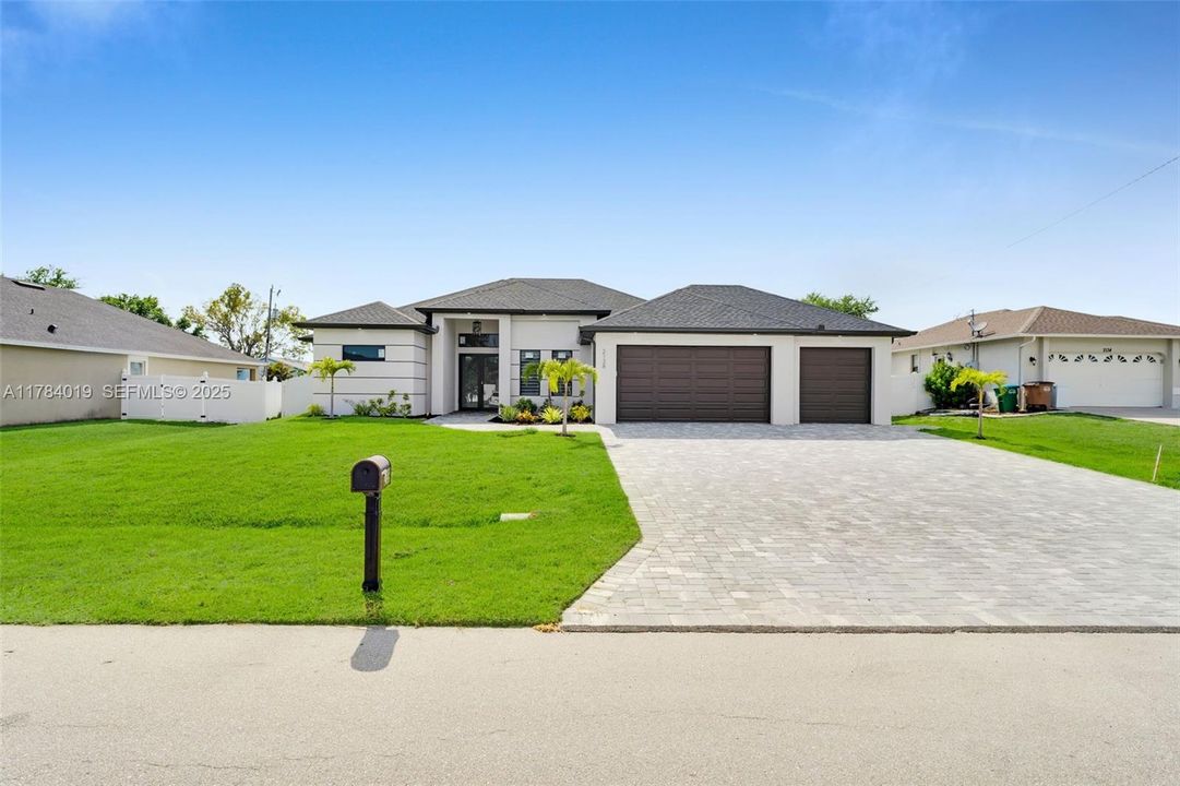 For Sale: $617,900 (4 beds, 3 baths, 1931 Square Feet)