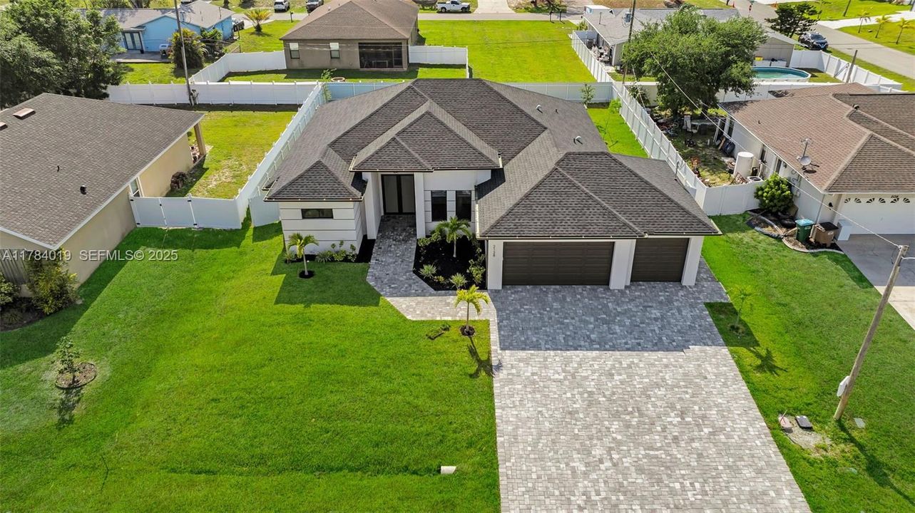 For Sale: $617,900 (4 beds, 3 baths, 1931 Square Feet)