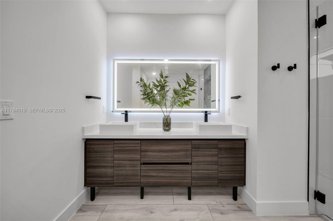 For Sale: $617,900 (4 beds, 3 baths, 1931 Square Feet)