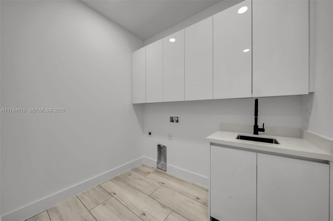 For Sale: $617,900 (4 beds, 3 baths, 1931 Square Feet)