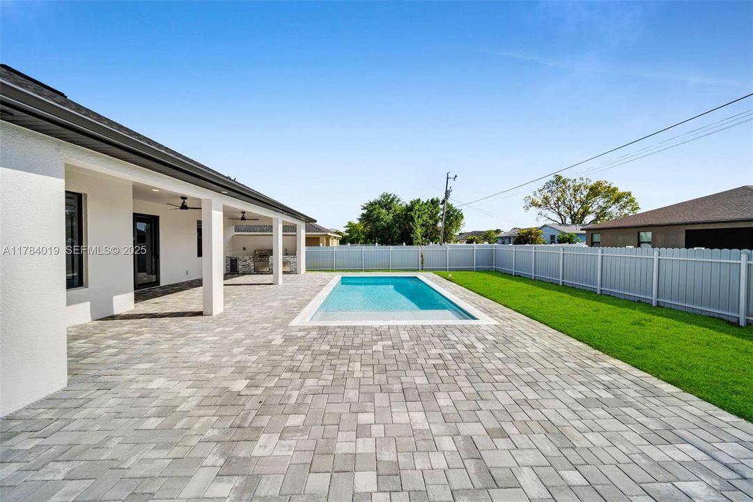 For Sale: $617,900 (4 beds, 3 baths, 1931 Square Feet)