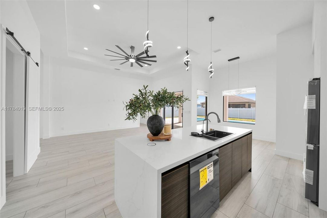 For Sale: $617,900 (4 beds, 3 baths, 1931 Square Feet)