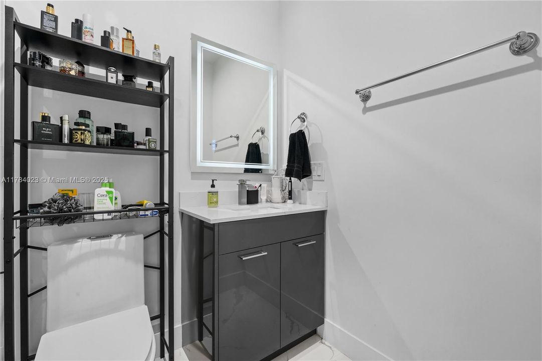 Recently Rented: $7,500 (5 beds, 4 baths, 3368 Square Feet)