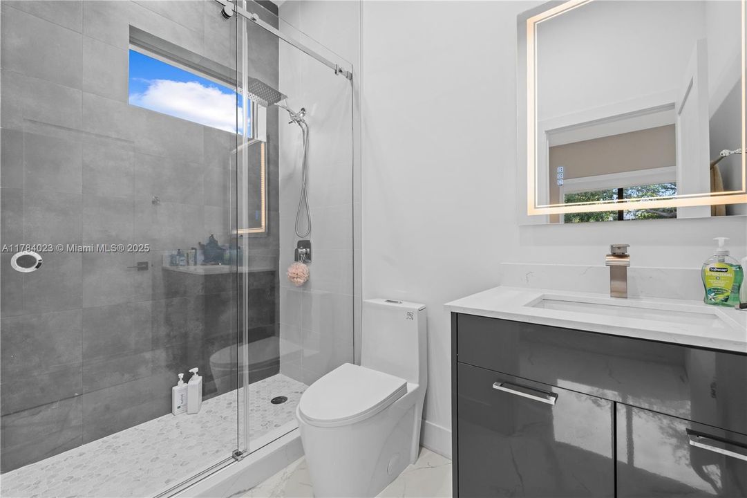 Recently Rented: $7,500 (5 beds, 4 baths, 3368 Square Feet)