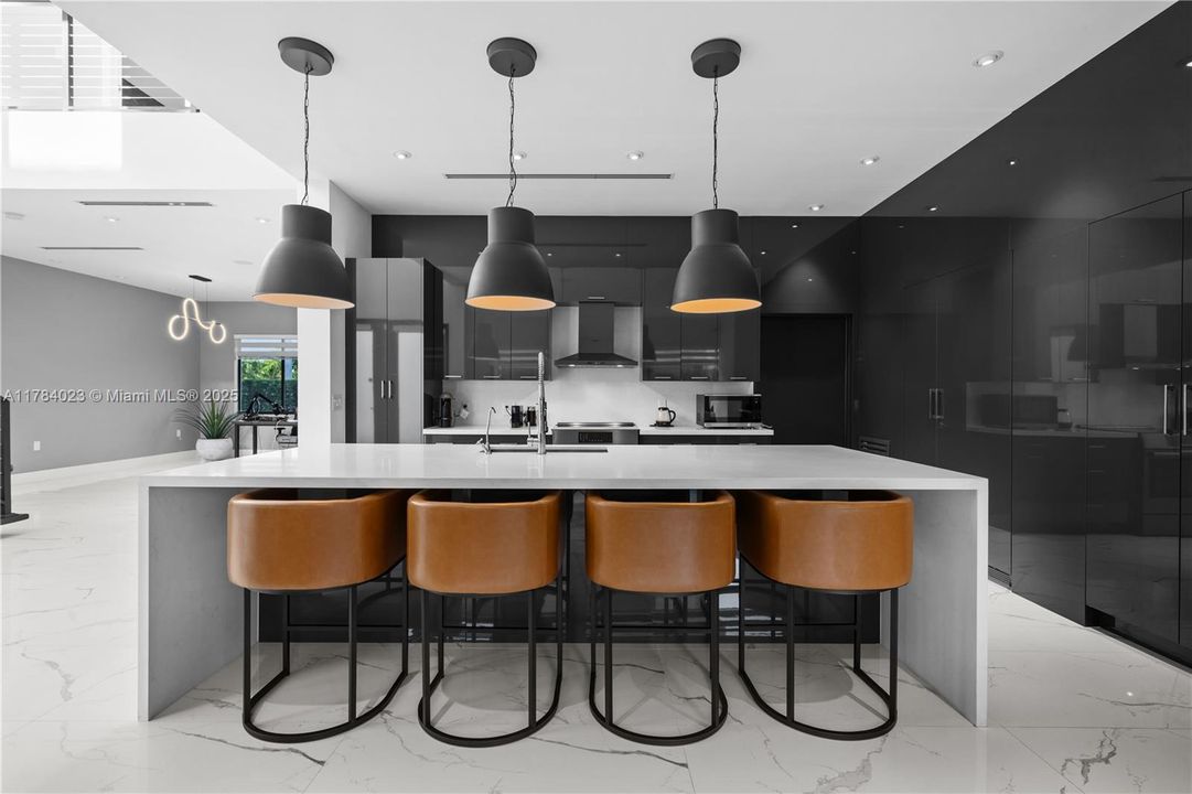 Recently Rented: $7,500 (5 beds, 4 baths, 3368 Square Feet)