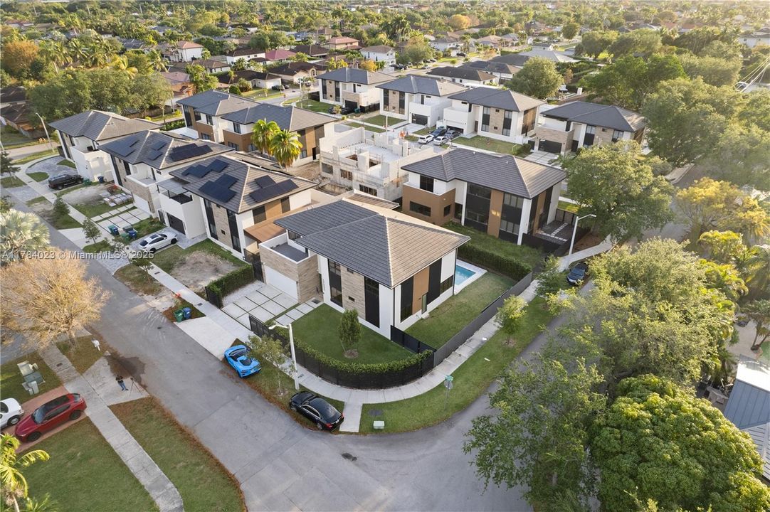 Recently Rented: $7,500 (5 beds, 4 baths, 3368 Square Feet)