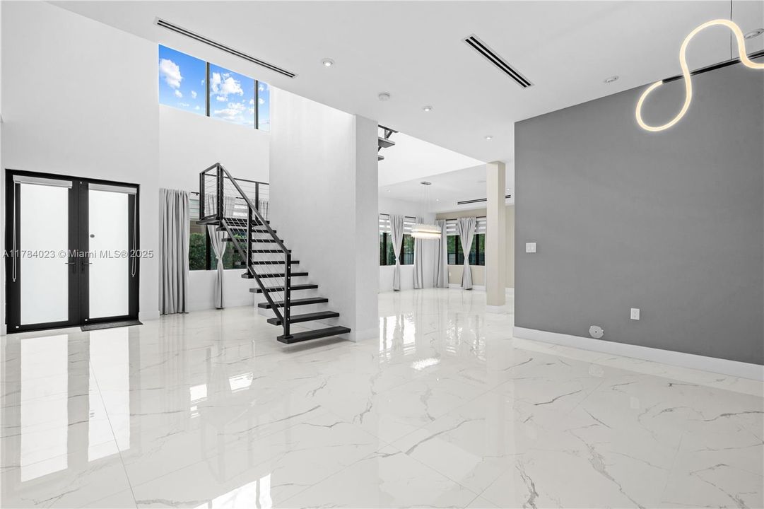 Recently Rented: $7,500 (5 beds, 4 baths, 3368 Square Feet)