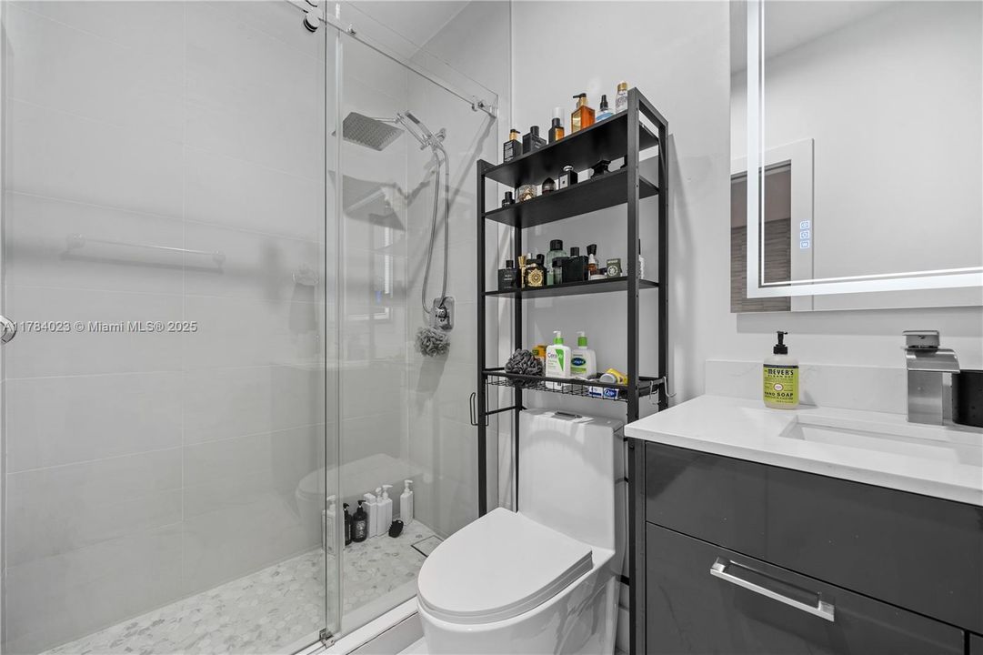 Recently Rented: $7,500 (5 beds, 4 baths, 3368 Square Feet)