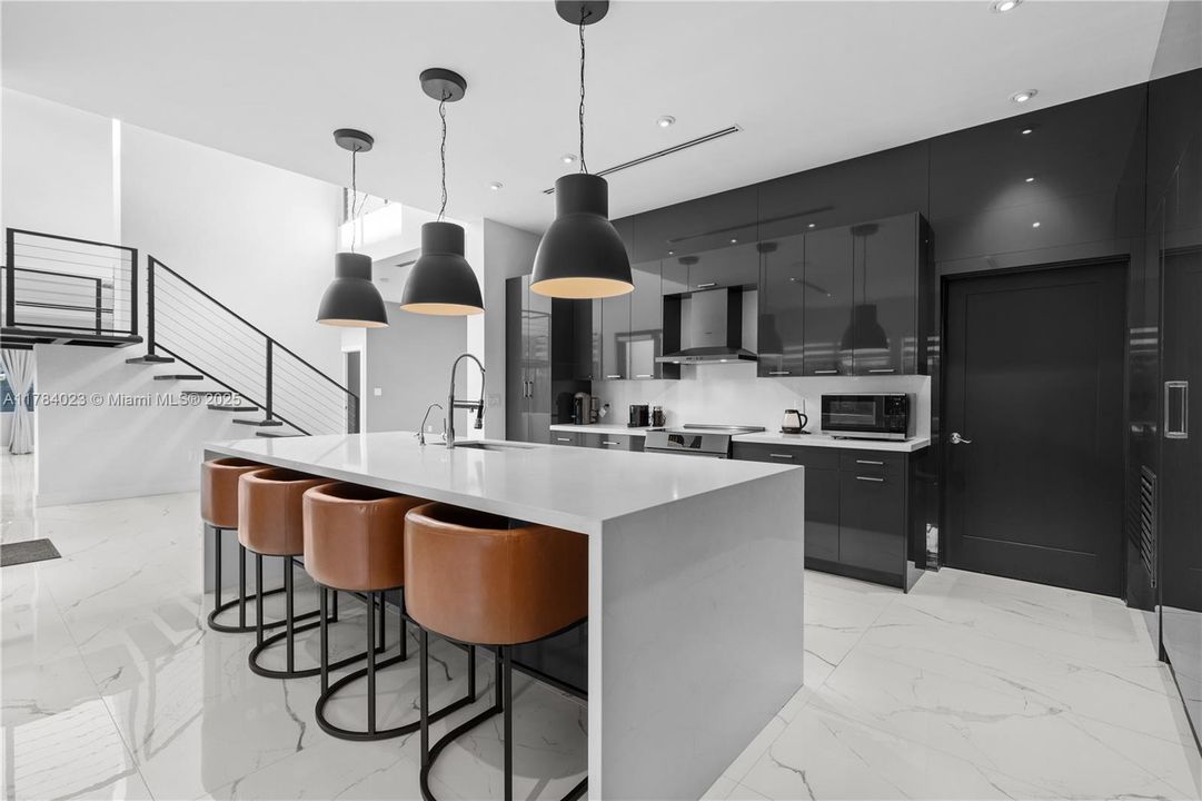 Recently Rented: $7,500 (5 beds, 4 baths, 3368 Square Feet)