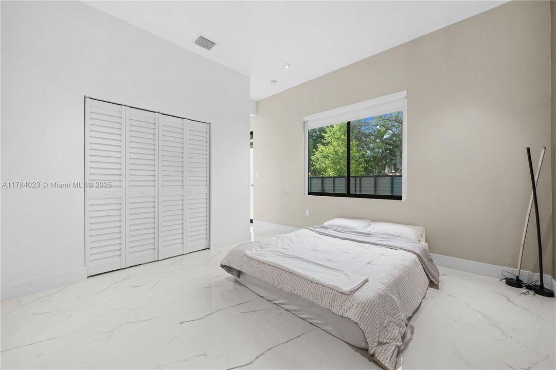 Recently Rented: $7,500 (5 beds, 4 baths, 3368 Square Feet)