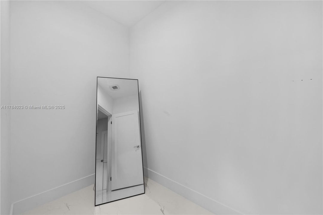 Recently Rented: $7,500 (5 beds, 4 baths, 3368 Square Feet)