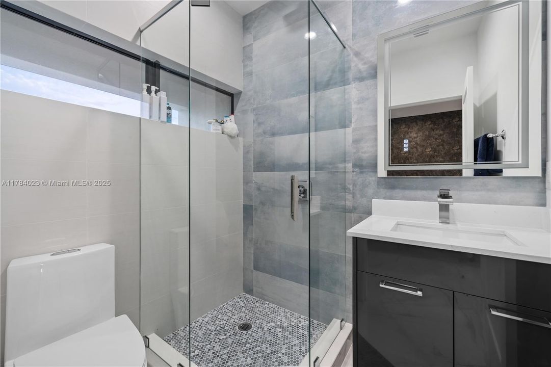 Recently Rented: $7,500 (5 beds, 4 baths, 3368 Square Feet)