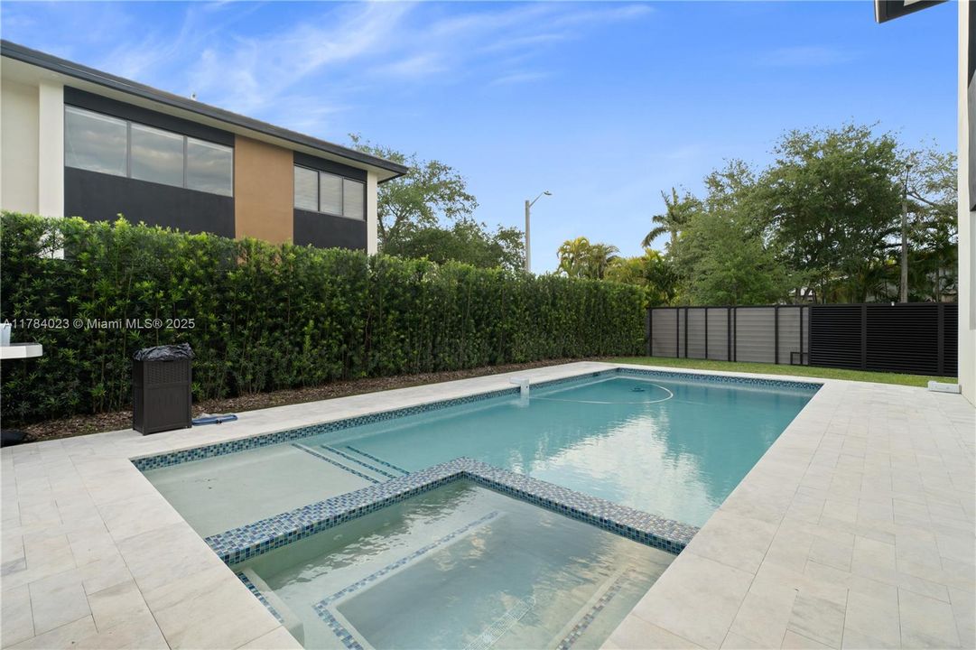 Recently Rented: $7,500 (5 beds, 4 baths, 3368 Square Feet)