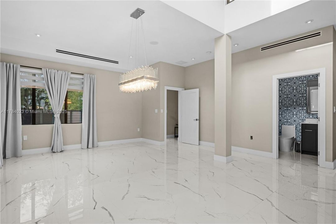 Recently Rented: $7,500 (5 beds, 4 baths, 3368 Square Feet)