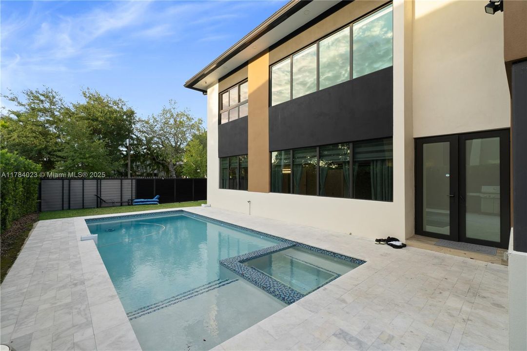 Recently Rented: $7,500 (5 beds, 4 baths, 3368 Square Feet)