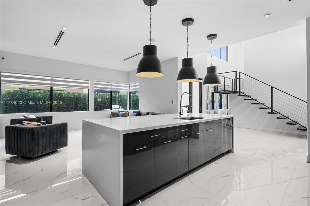 Recently Rented: $7,500 (5 beds, 4 baths, 3368 Square Feet)