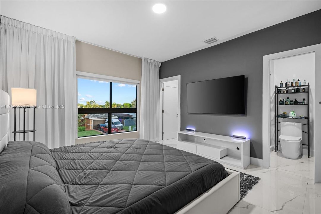 Recently Rented: $7,500 (5 beds, 4 baths, 3368 Square Feet)