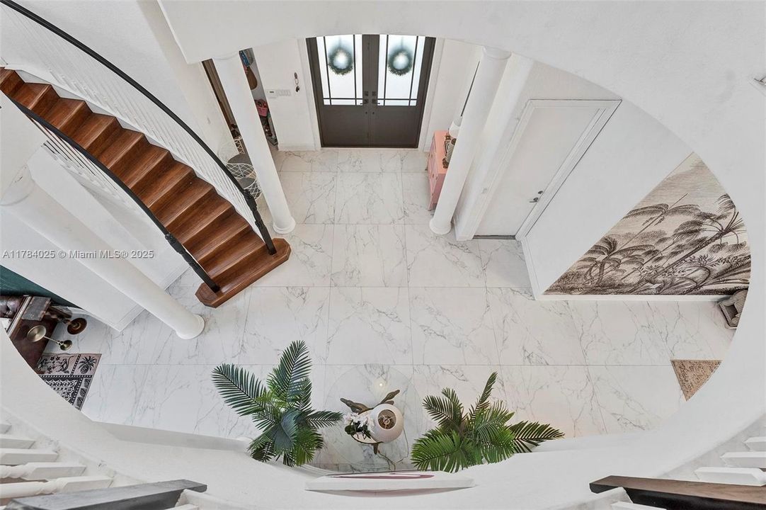 Недавно продано: $1,295,000 (5 спален, 4 ванн, 4717 Квадратных фут)