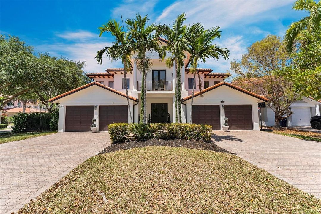 Недавно продано: $1,295,000 (5 спален, 4 ванн, 4717 Квадратных фут)