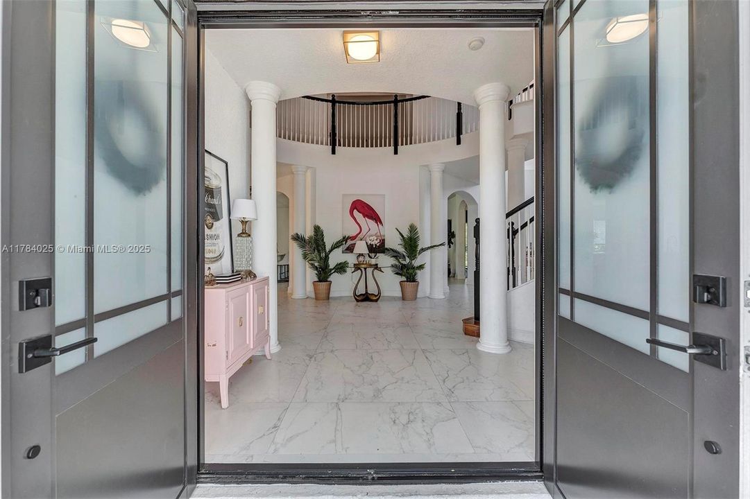 Недавно продано: $1,295,000 (5 спален, 4 ванн, 4717 Квадратных фут)