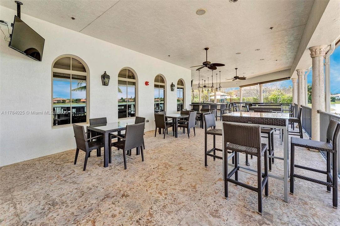 Недавно продано: $1,295,000 (5 спален, 4 ванн, 4717 Квадратных фут)