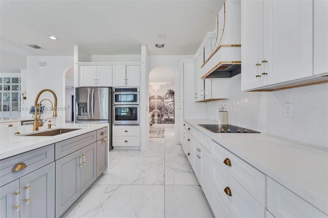 Недавно продано: $1,295,000 (5 спален, 4 ванн, 4717 Квадратных фут)