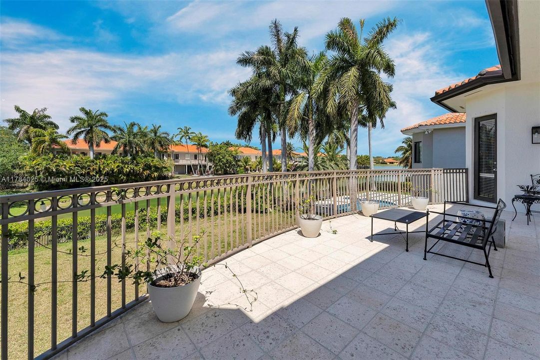 Недавно продано: $1,295,000 (5 спален, 4 ванн, 4717 Квадратных фут)