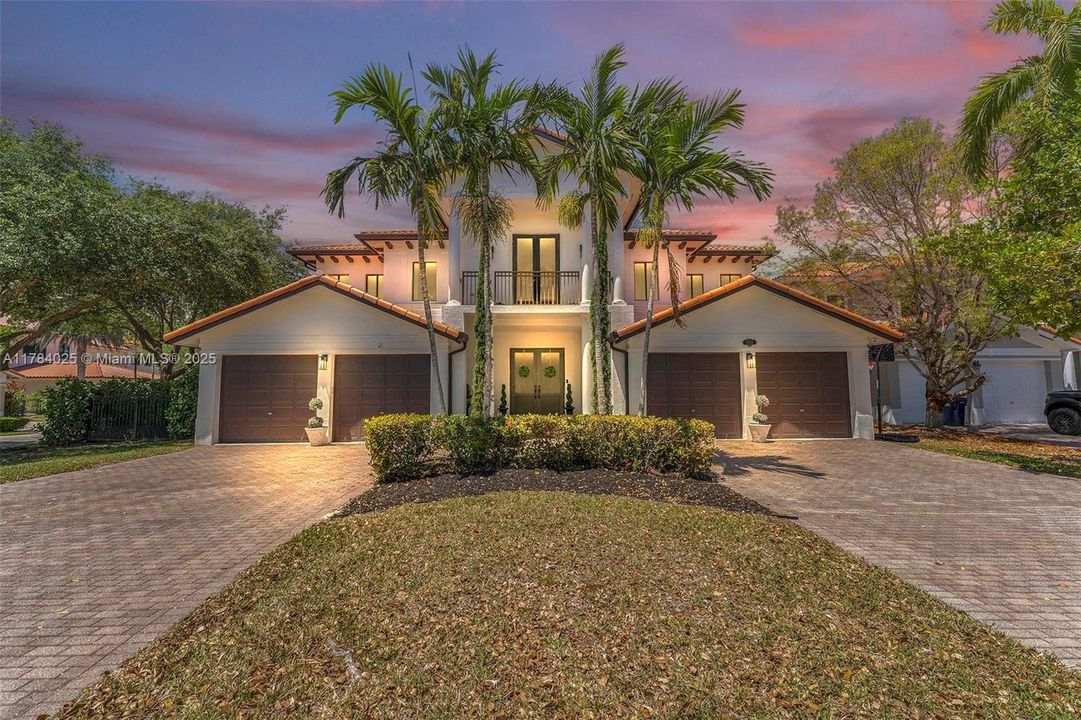 Недавно продано: $1,295,000 (5 спален, 4 ванн, 4717 Квадратных фут)