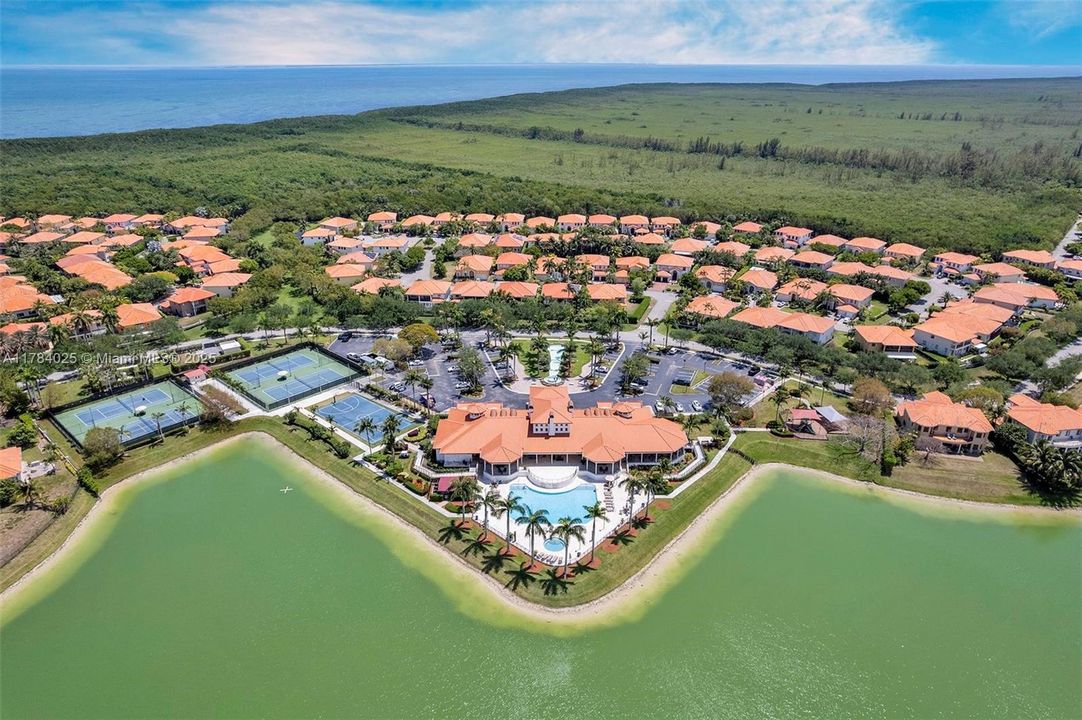 Недавно продано: $1,295,000 (5 спален, 4 ванн, 4717 Квадратных фут)